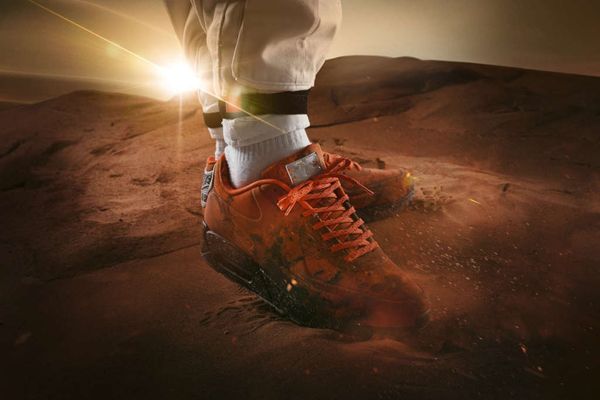 2020 new astronauts essential mars landing bumblebee running shoes black white yellow wheat designer mens women sport trainer sneaker
2020 new astronauts essential mars landing bumblebee running shoes black white yellow wheat designer mens women sport trainer sneaker