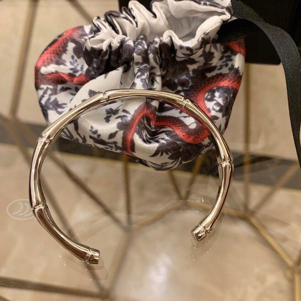 popular fashion brand with logo designer bracelets/rings for lady design women party wedding engagement lovers gift luxury jewelry
popular fashion brand with logo designer bracelets/rings for lady design women party wedding engagement lovers gift luxury jewelry