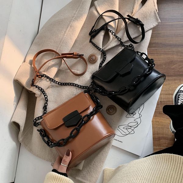original design bags for women 2020 fashion new design retro bucket bag fashion chain lock messenger bag
original design bags for women 2020 fashion new design retro bucket bag fashion chain lock messenger bag