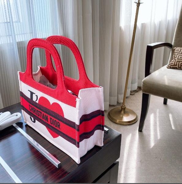 luxury canvas printed хозяйственная сумка высокого качества известный дизайнер сумочка мода повседневная lady mini totes сумки
luxury canvas printed хозяйственная сумка высокого качества известный дизайнер сумочка мода повседневная lady mini totes сумки