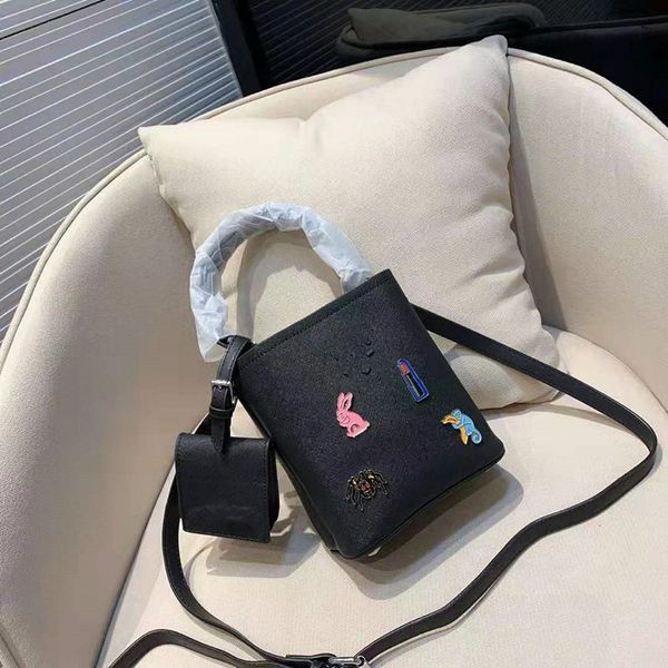 новый женский кожаная сумка bucket stamp одноместный плеча сумочку качества леди наклонные плеча сумки посыльного сумки девушки женщины
новый женский кожаная сумка bucket stamp одноместный плеча сумочку качества леди наклонные плеча сумки посыльного сумки девушки женщины