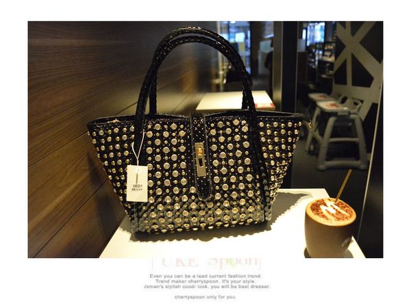 2019 new fashion women handbag female diamond dumplings shoulder slung bag ladies rhinestones with drill messenger crossbody bag
2019 new fashion women handbag female diamond dumplings shoulder slung bag ladies rhinestones with drill messenger crossbody bag