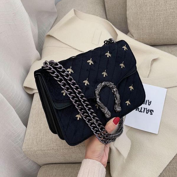 factory wholesale women handbag new embroidery women chain bag sweet lady contrast embroidery shoulder bag winter lock decoration velvet bag
factory wholesale women handbag new embroidery women chain bag sweet lady contrast embroidery shoulder bag winter lock decoration velvet bag