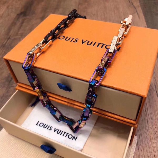 2019 luxury designer jewelry women necklaces letters pendant necklaces high-end gold chain elegant necklace with box, Silver
2019 luxury designer jewelry women necklaces letters pendant necklaces high-end gold chain elegant necklace with box, Silver
