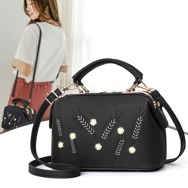 woman package 2019 bag woman metal leisure time woman package messenger single shoulder handbag
woman package 2019 bag woman metal leisure time woman package messenger single shoulder handbag