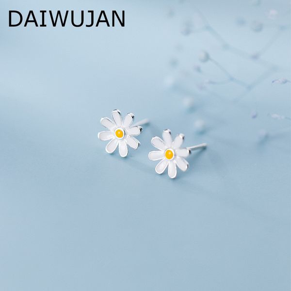 daiwujan korean style sweet white chrysanthemum 925 sterling silver earrings small flower stud earrings for women birthday gift, Golden;silver
daiwujan korean style sweet white chrysanthemum 925 sterling silver earrings small flower stud earrings for women birthday gift, Golden;silver