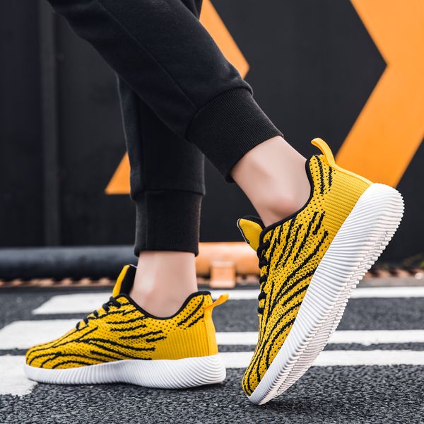 five-color fashionable sports men's tide shoes are super light, -absorbing, comfortable, stylish, breathable sports shoes
five-color fashionable sports men's tide shoes are super light, -absorbing, comfortable, stylish, breathable sports shoes