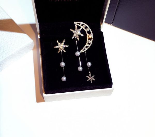 wholesale- glittering fashion designer luxury asymmetric diamond zircon moon star cute stud earrings for woman girls dangle chandelier, Golden;silver
wholesale- glittering fashion designer luxury asymmetric diamond zircon moon star cute stud earrings for woman girls dangle chandelier, Golden;silver