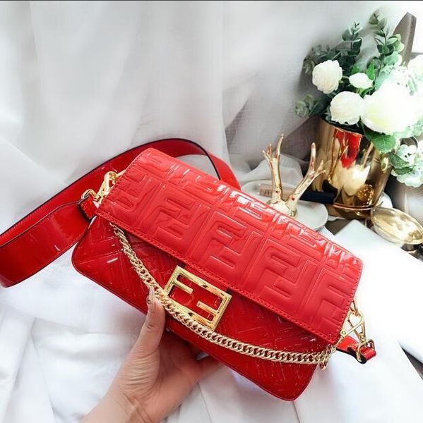 2020 patent leather new super practicalbig logo cross-body bag baguette bagelectroplated hardwaresuper grade
2020 patent leather new super practicalbig logo cross-body bag baguette bagelectroplated hardwaresuper grade