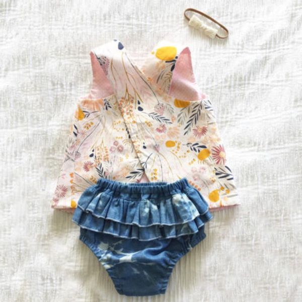 adorable floral printed kids baby girl summer vest +shorts pants+headband outfit clothes sets, White
adorable floral printed kids baby girl summer vest +shorts pants+headband outfit clothes sets, White