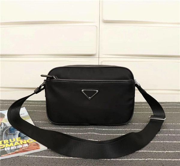 global 048 size 23cm 16cm 7cm classic luxury bag canvas leather cowhide men's shoulder bag handbag
global 048 size 23cm 16cm 7cm classic luxury bag canvas leather cowhide men's shoulder bag handbag