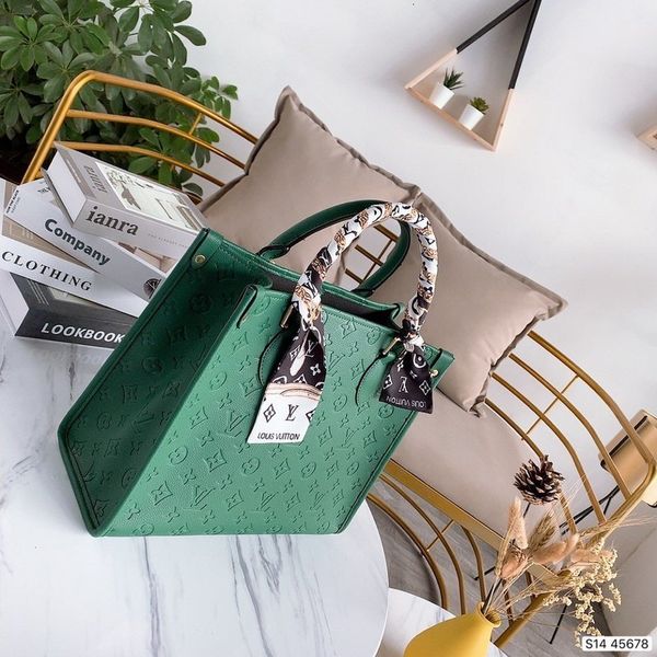 b 2020 fashion retro women handbag leather women handbag designer rivet tote women shoulder messenger bag 4526
b 2020 fashion retro women handbag leather women handbag designer rivet tote women shoulder messenger bag 4526
