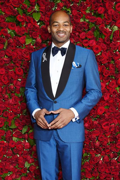 new fashion design one button blue groom tuxedos wedding groomsmen shawl lapel mens suits blazers two pieces (jacket+pants+tie), White;black
new fashion design one button blue groom tuxedos wedding groomsmen shawl lapel mens suits blazers two pieces (jacket+pants+tie), White;black