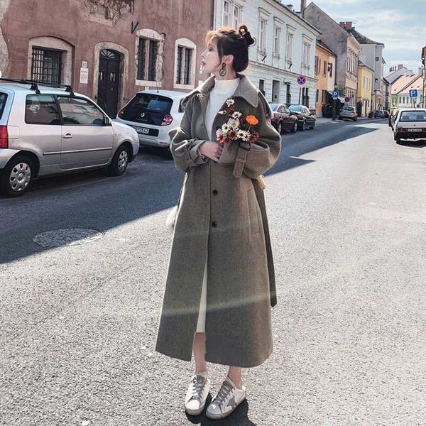 2020 new women wool coat autumn woolen coat woman casual long jacket turn-down collar winter blend long women overcoat, Black
2020 new women wool coat autumn woolen coat woman casual long jacket turn-down collar winter blend long women overcoat, Black