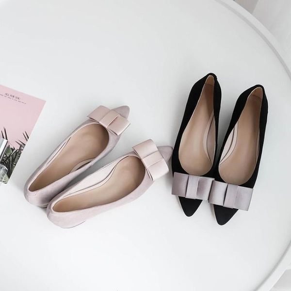spring 2019 low-band belt with light-mouthed rubber solid color elegant fashion casual casual set of women's single shoes basic, Black
spring 2019 low-band belt with light-mouthed rubber solid color elegant fashion casual casual set of women's single shoes basic, Black