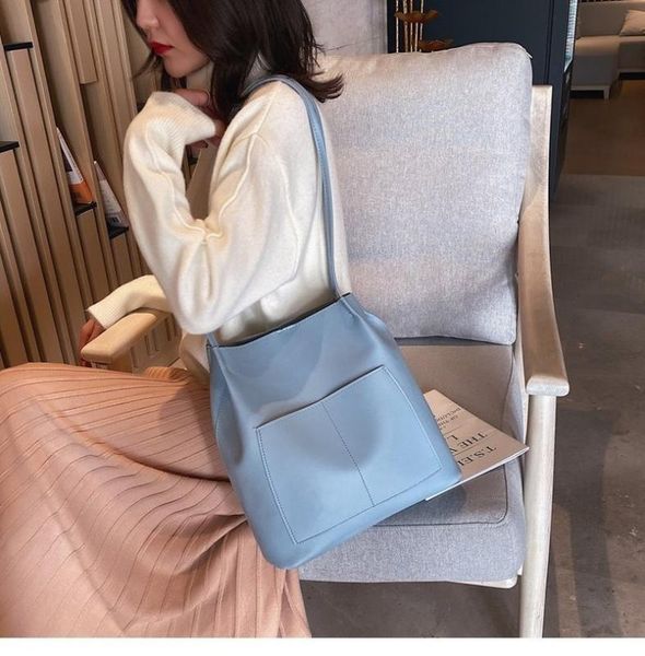 2020 new shoulder bag women's casual korean version simple fashion bucket bag large capacity lady
2020 new shoulder bag women's casual korean version simple fashion bucket bag large capacity lady