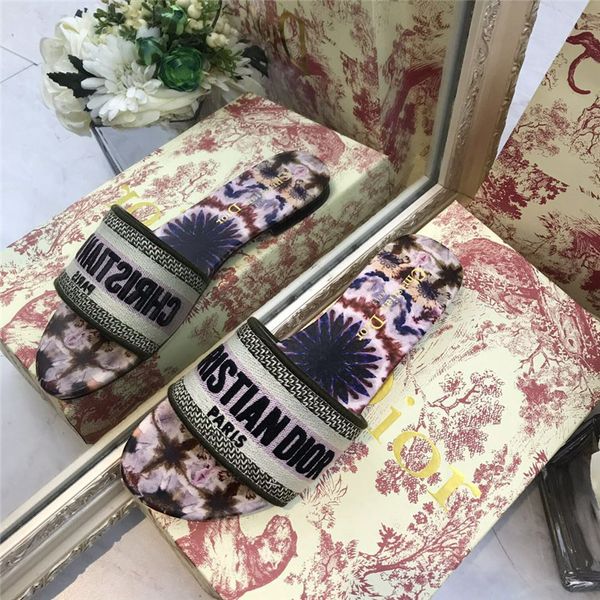 2020 new original single dìór sandal design luxury flat heel slippers ladies classic outdoor party wedding shoes ing, Black;red
2020 new original single dìór sandal design luxury flat heel slippers ladies classic outdoor party wedding shoes ing, Black;red