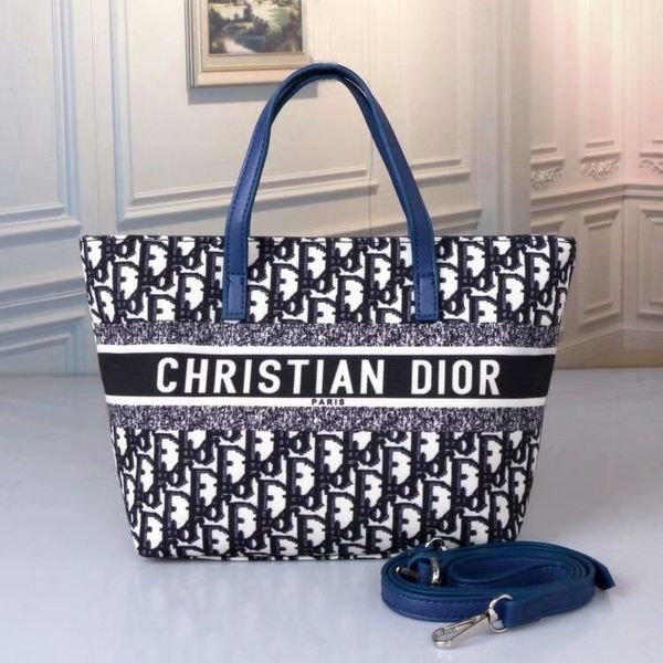 2020 модельер сумочка тотализатор сумка бренд женщины тотализаторы натуральная кожа модные сумки все цвета высокое качество бесплатная доста
2020 модельер сумочка тотализатор сумка бренд женщины тотализаторы натуральная кожа модные сумки все цвета высокое качество бесплатная доста