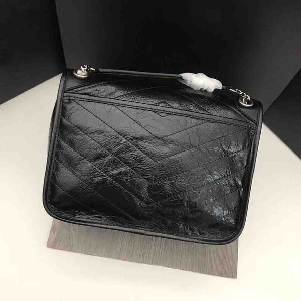 classic luxury bag women handbags genuine leather oil wax cowhide flaps chain handbags lady shoulder messenger designer bags flap bag
classic luxury bag women handbags genuine leather oil wax cowhide flaps chain handbags lady shoulder messenger designer bags flap bag