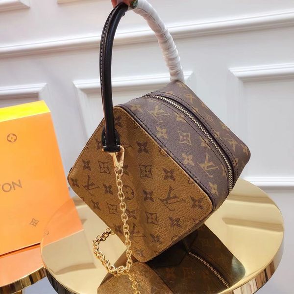 19ss fashion brand women square dice leather backpacks bags travel bags ladies satchel outdoor handbag knapsack a01
19ss fashion brand women square dice leather backpacks bags travel bags ladies satchel outdoor handbag knapsack a01