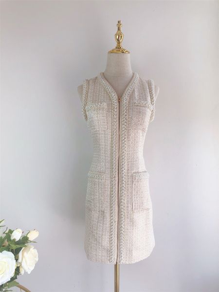early autumn 2019 new milky little sweet wind dress tweed coat outside heavy pearl vest pocket, Black;white
early autumn 2019 new milky little sweet wind dress tweed coat outside heavy pearl vest pocket, Black;white
