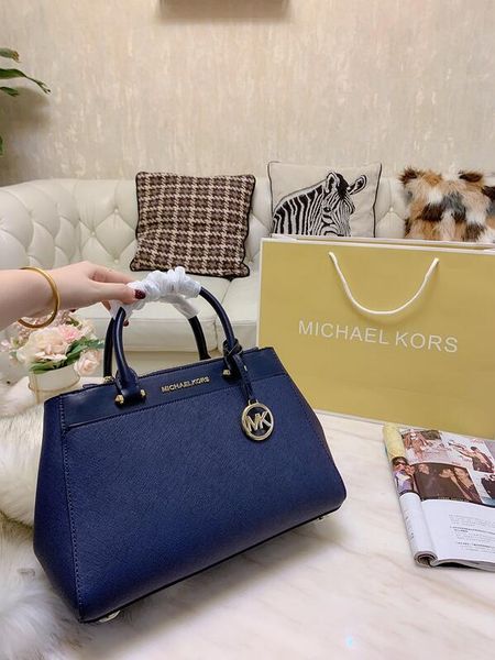 2020 the new luxury handbags designer fashionable and simple women high capacity handbags shoulder bags
2020 the new luxury handbags designer fashionable and simple women high capacity handbags shoulder bags