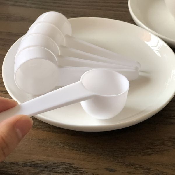 10g white plastic measuring spoons 20ml kitchen measure scoop for food/milk/washing powder/medicine
10g white plastic measuring spoons 20ml kitchen measure scoop for food/milk/washing powder/medicine