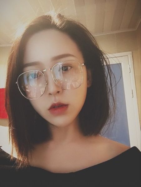 wang liuwen street shooting big face looks thin plain glasses frame female metal square personalized plain glasses, Silver
wang liuwen street shooting big face looks thin plain glasses frame female metal square personalized plain glasses, Silver
