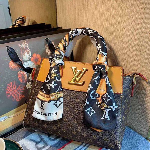 genuine leather crossbody chain clutch for women leather luxury handbags ladies shoulder bag messenger good quality -0615, Black
genuine leather crossbody chain clutch for women leather luxury handbags ladies shoulder bag messenger good quality -0615, Black