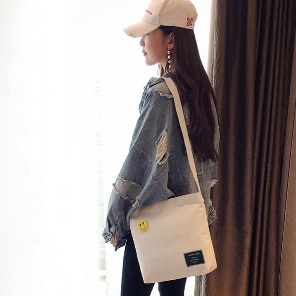 girl shoulder bag canvas bag with zipper simple casual large capacity shopping hand with inner zipper pocket
girl shoulder bag canvas bag with zipper simple casual large capacity shopping hand with inner zipper pocket