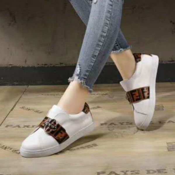 Европейская мода высокая, чтобы помочь парам обуви прохладно личности прилив муж 
Европейская мода высокая, чтобы помочь парам обуви прохладно личности прилив муж