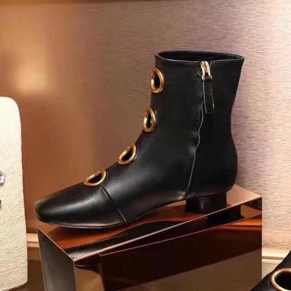 u803 40 black genuine leather holes flat short boots luxury runway vogue catwalk designer
u803 40 black genuine leather holes flat short boots luxury runway vogue catwalk designer