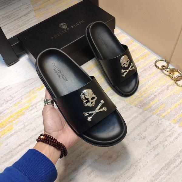 the latest men's slippers, designer design imported calfskin fabric, lighter, super strong texture, Black
the latest men's slippers, designer design imported calfskin fabric, lighter, super strong texture, Black