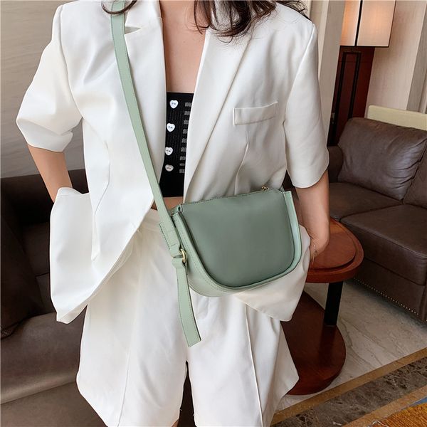 2020 new women's shoulder bag fashion personality retro wild solid color soft leather ladies underarm crescent bag
2020 new women's shoulder bag fashion personality retro wild solid color soft leather ladies underarm crescent bag
