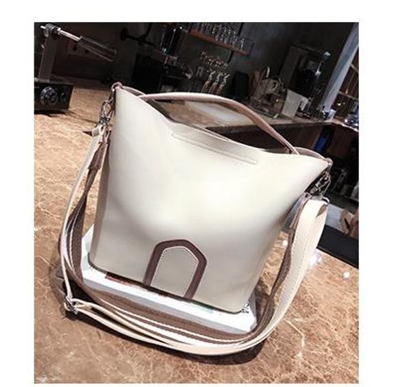 ladies bags 2020 new messenger handbag shoulder bag simple tassel bucket big bags tide wild
ladies bags 2020 new messenger handbag shoulder bag simple tassel bucket big bags tide wild