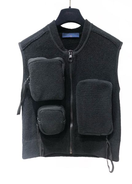 falection 19fw made in italy 3d pockets knitted cotton gilet vest, Black;white
falection 19fw made in italy 3d pockets knitted cotton gilet vest, Black;white