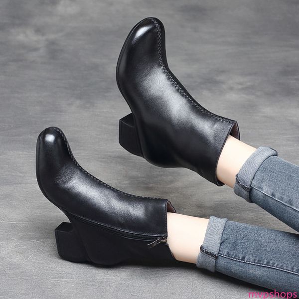 x111 man spring casual boot breathable light men lace-up new women s leather boot wild personality shoe fashion big size 39-46
x111 man spring casual boot breathable light men lace-up new women s leather boot wild personality shoe fashion big size 39-46