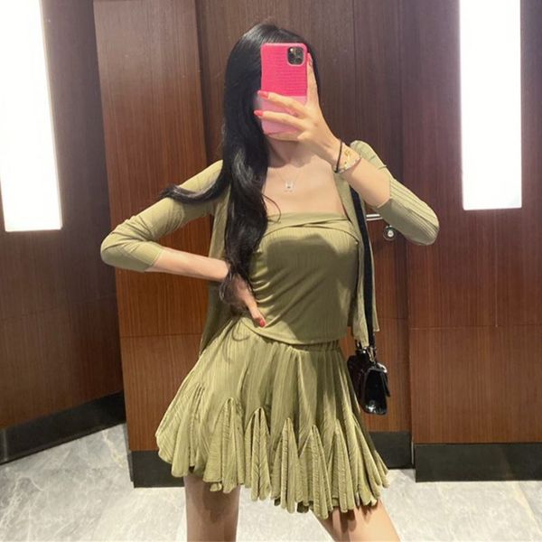 womens suit small three-piece tube elastic waist pleated skirt long sleeve cardigan short coat, White;black
womens suit small three-piece tube elastic waist pleated skirt long sleeve cardigan short coat, White;black