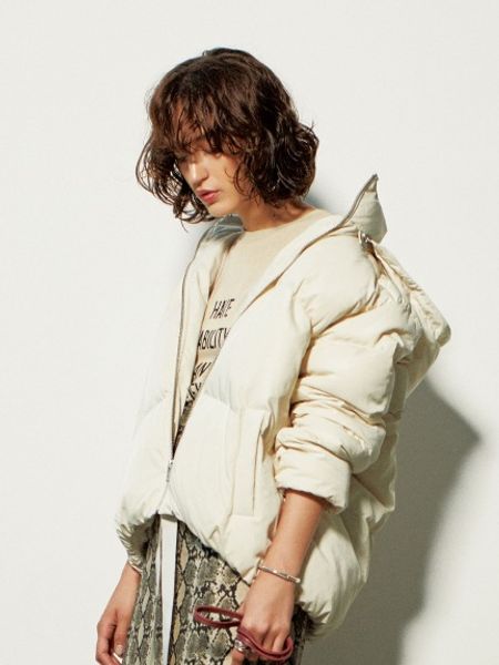 2019 winter new products hooded ribbon waist hugging casual down jacket, Black;white
2019 winter new products hooded ribbon waist hugging casual down jacket, Black;white