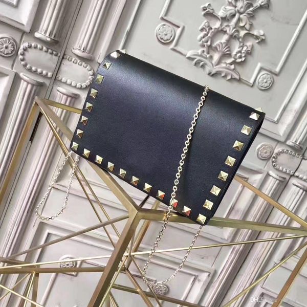 2017 spring-summer fahion show vintage metal button genuine leather women's cross body ins bag shoulder bag message bag
2017 spring-summer fahion show vintage metal button genuine leather women's cross body ins bag shoulder bag message bag