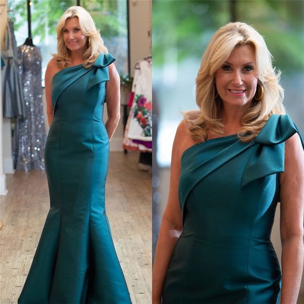 2020 one shoulder mermaid satin mother of the bride dress sleeveless floor length custom made, Black;red
2020 one shoulder mermaid satin mother of the bride dress sleeveless floor length custom made, Black;red