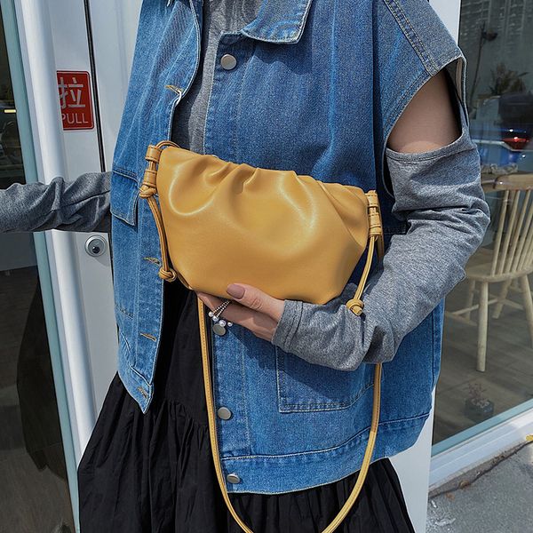 сумка для женщин облако сумка мягкая кожа мадам одно плечо наклонная сумка день клатчи сумки посыльного
сумка для женщин облако сумка мягкая кожа мадам одно плечо наклонная сумка день клатчи сумки посыльного