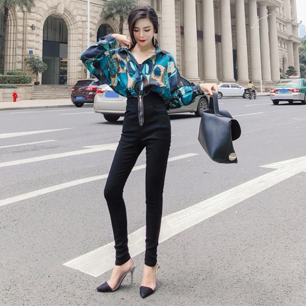 2020 new fashion temperament lapel printed shirt high waist slim skinny pants two-piece suit women, Black;white
2020 new fashion temperament lapel printed shirt high waist slim skinny pants two-piece suit women, Black;white