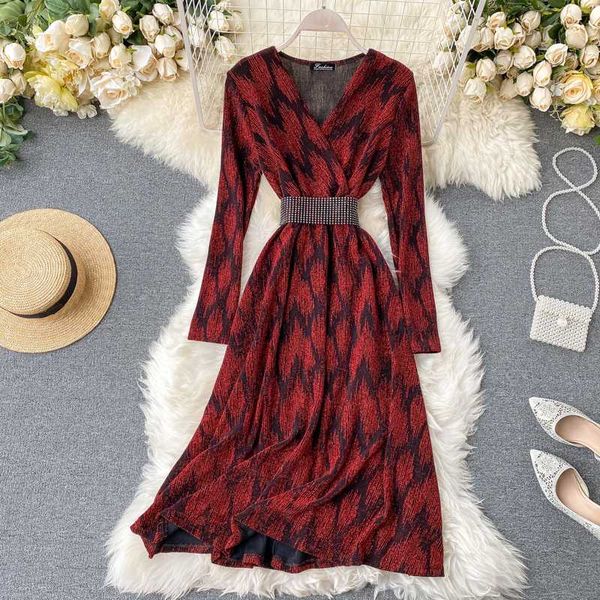 2020 spring new v-neck long-sleeved geometric pattern was thin with belt over knee mid-length dress, Black;gray
2020 spring new v-neck long-sleeved geometric pattern was thin with belt over knee mid-length dress, Black;gray
