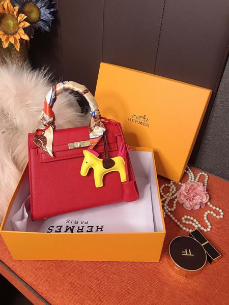 fashion women's purse original design women's shoulder bags stylish small bag genuine leather jdt6671 size 30*20*15cm, Black
fashion women's purse original design women's shoulder bags stylish small bag genuine leather jdt6671 size 30*20*15cm, Black