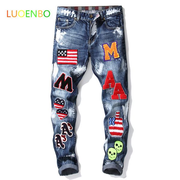 2020 men's american flag badge patches blue denim jeans slim straight letters painted long pants slim and elastic jeans
2020 men's american flag badge patches blue denim jeans slim straight letters painted long pants slim and elastic jeans