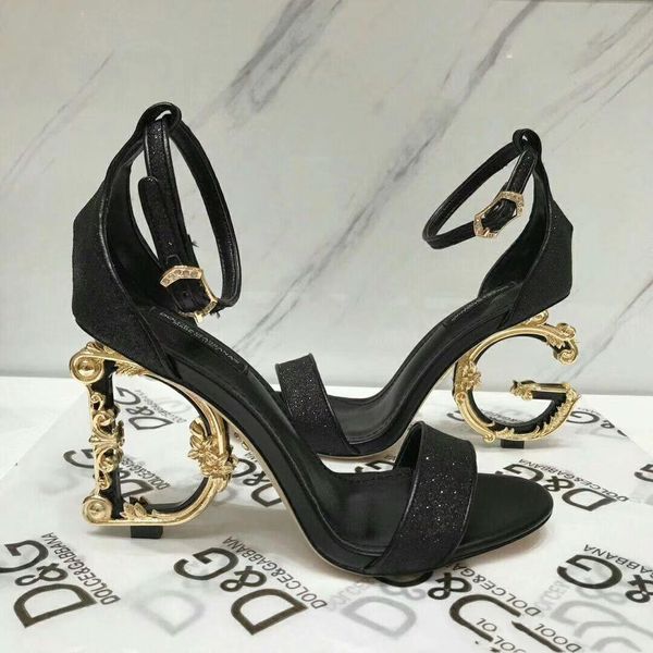 2020 с коробкой Brand New Sexy обувь женщина лето пряжки ремень заклепки сандалии туфли на высоком каблуке Заостренный носок моды класса люкс Одноместный Высокий каблук
2020 с коробкой Brand New Sexy обувь женщина лето пряжки ремень заклепки сандалии туфли на высоком каблуке Заостренный носок моды класса люкс Одноместный Высокий каблук