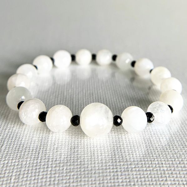 wholesale new design 6 and 8 mm moonstone bracelet dainty gem stone bracelet healing yoga mala wrist jewelry, Golden;silver
wholesale new design 6 and 8 mm moonstone bracelet dainty gem stone bracelet healing yoga mala wrist jewelry, Golden;silver