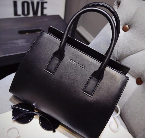 famous designer handbags european and american brand bags lady letter leather fashion shoulder bag
famous designer handbags european and american brand bags lady letter leather fashion shoulder bag