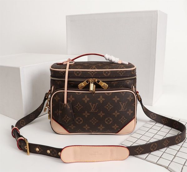 factory wholesale 2019 new handbag cross pattern synthetic leather shell chain bag shoulder messenger bag fashionista 22.5*19*13.5cm 002
factory wholesale 2019 new handbag cross pattern synthetic leather shell chain bag shoulder messenger bag fashionista 22.5*19*13.5cm 002